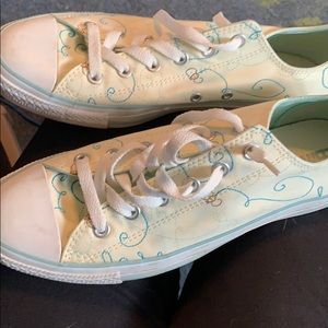 Bumblebee Converse Low tops